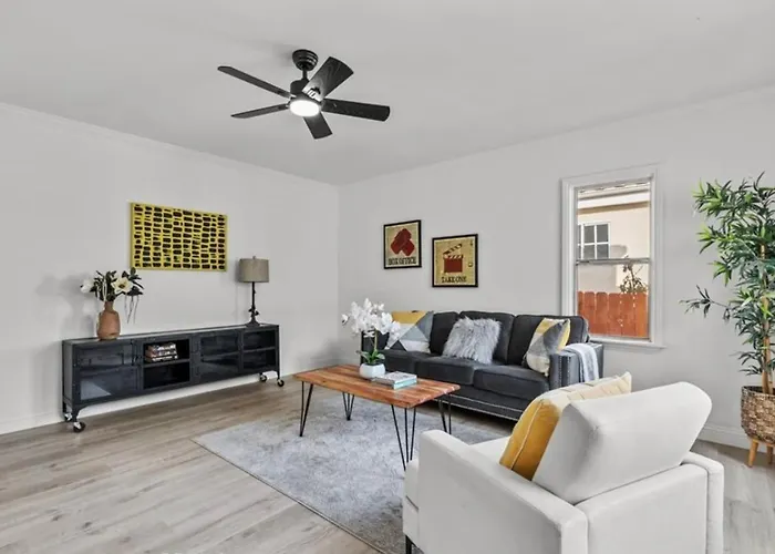 Modern 2-Bedroom In Santa Moinca Area Close To Ucla